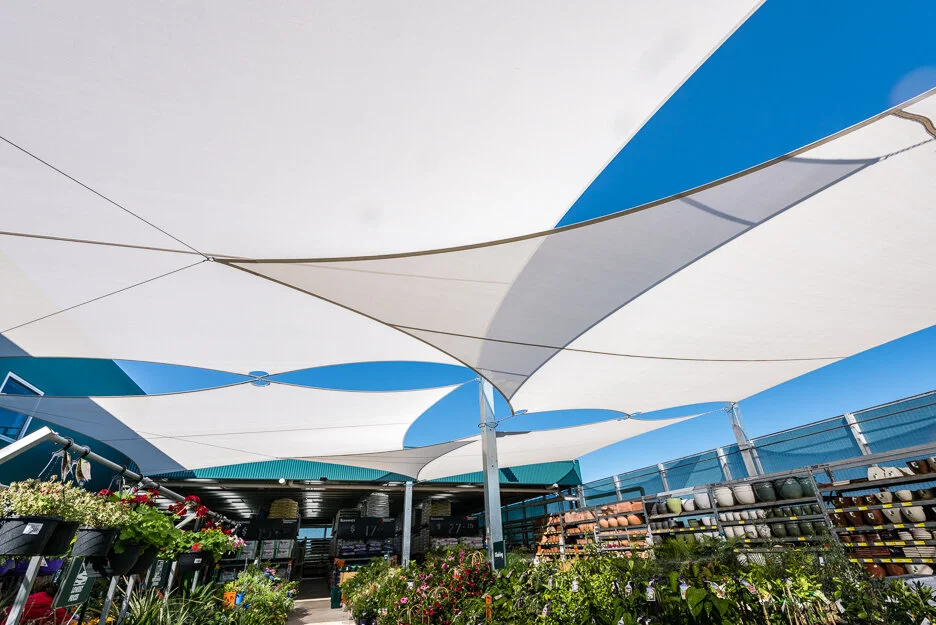 Ứng dụng bạt căng kiến trúc trong thiết kế sân vườn hiện đại